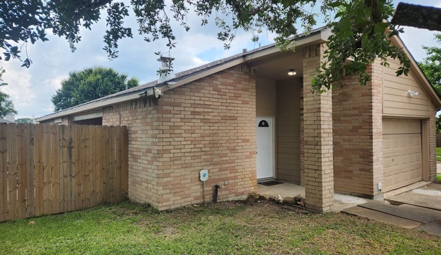 Home away from home near plants and hospital contractors welcome.