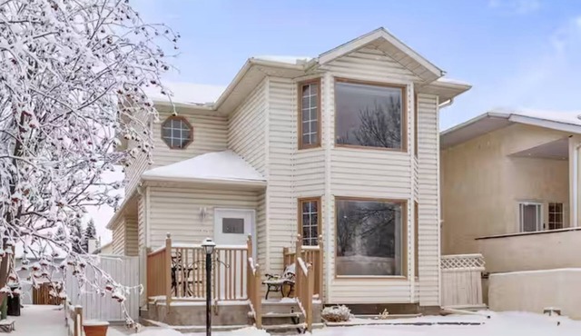 Home away from home:-)nVery near to the airport!nBreakfast included