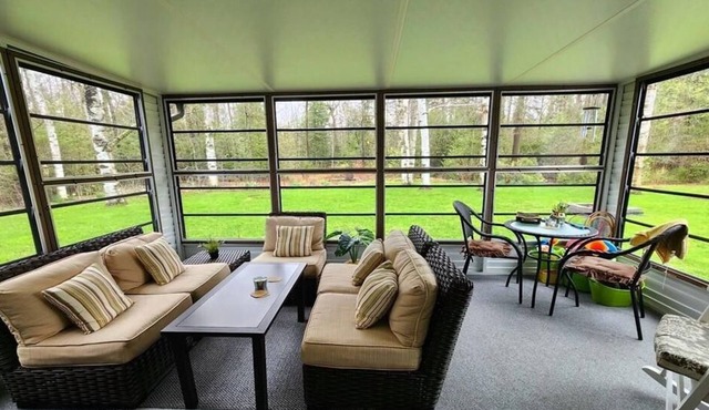 Home Away from Home (Point Clark)nClean and quiet Room for Rent!