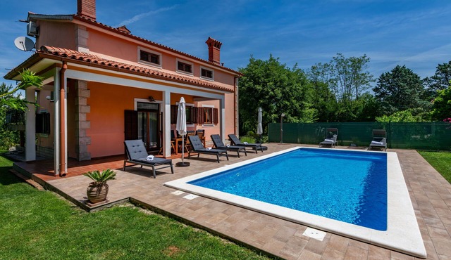 Home away from home. Summer memories await at Villa Ornela.