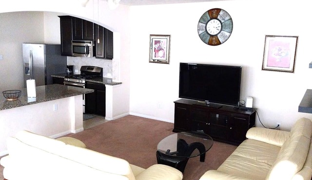 Home Away from Home - Safe & Quiet Location Easy Access Plenty Commerce around