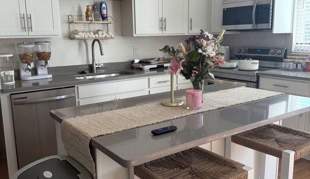 Home away from Home. Charming 3-bedroom townhome in the heart of Chattanooga