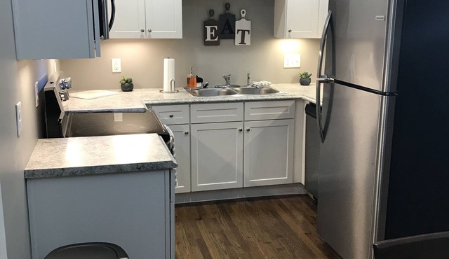 "Home away from Home" 10 mins from Airport!!!