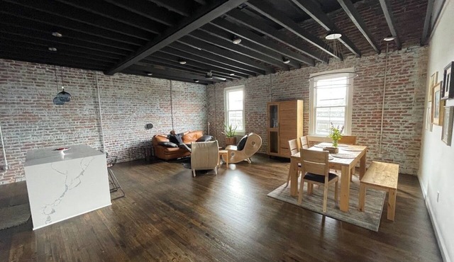 ☆ Home Away From Home ☆ Downtown Mount Airy-APT 201