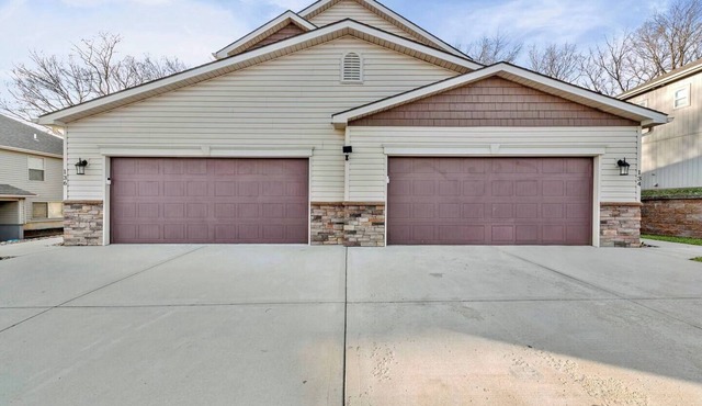 Home Away from Home 3 Close to KCI Airport, Weston