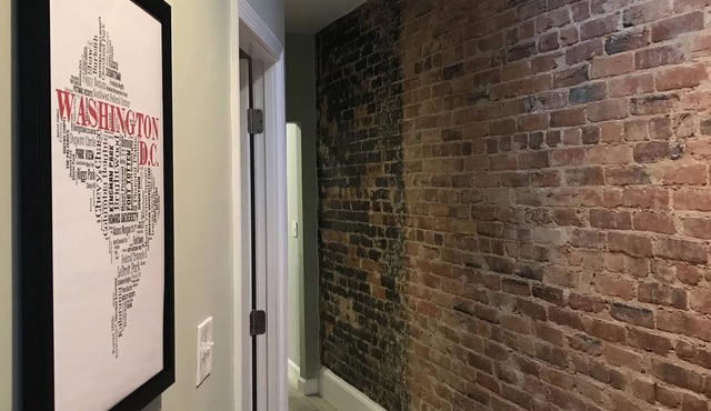 HOME AWAY FROM HOME - Chic 2 BDRM in Capitol Hill