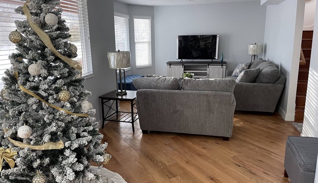 Home Away From Home/Has Everything you NEED/Spacious and Clean/Friendly Host