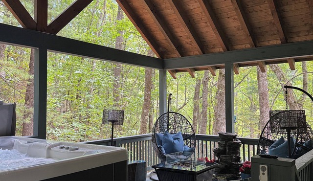 Home away from home with private hot tub, golf cart and more!