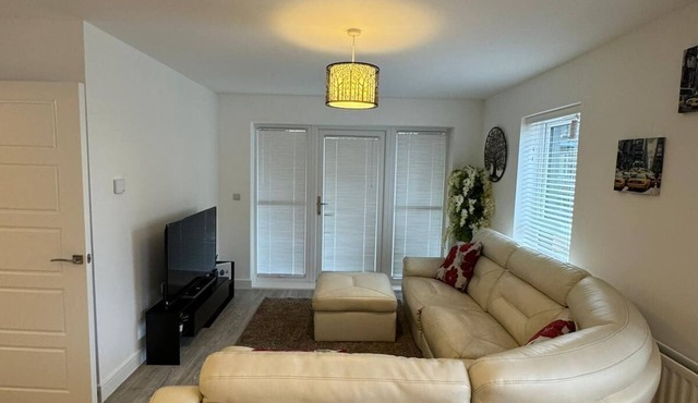 Home Away! Lovely New build 2 bed apartment set in Ebbsfleet Valley