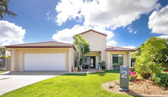 Home Away Noosa WatersnFamily friendly, bikes, pets, beach, river, restaurantsnn