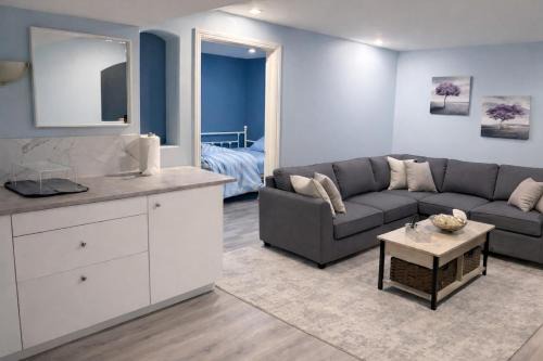 Home Basement, Friendly Family