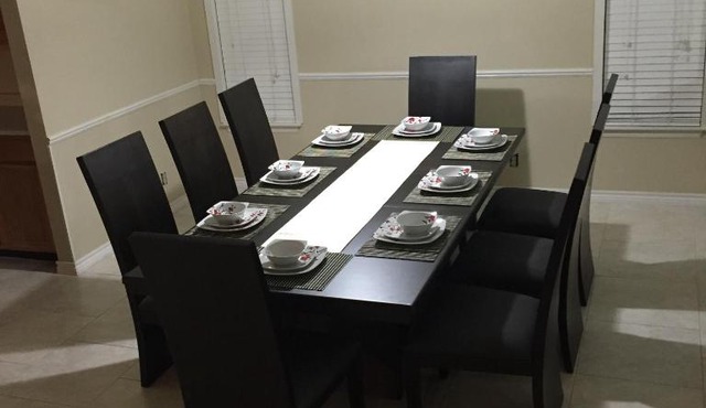 Home Between Seaworld And Six Flags