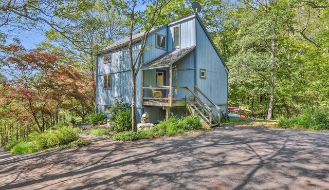 Home bordering the Mohonk Preserve, Secluded, dog friendly, 3-bedroom