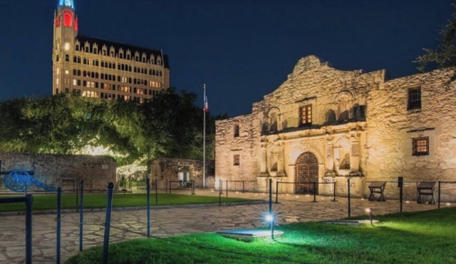 Home by the Dome! 2BR Downtown San Antonio Alamodome Hemisphere close!rn