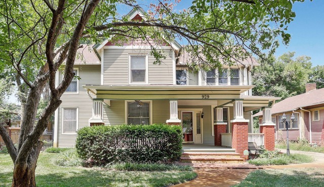 Home by the river, 5 Bedrooms, 5-minute walk to Children Museum, POOL TABLE!