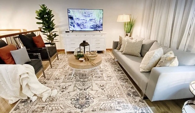 Home Calls the Heart- 10 minutes to Mayo. Split-level home with fenced-in yard.