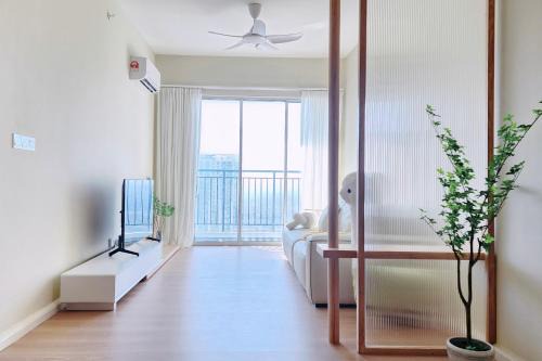 Home Cinema - BM City Centre - 4km to Icon City at The Metropol Muji Style Apartment