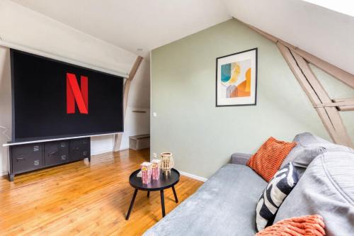 Home cinema- Netflix free - Proche aéroport Beauvais, Chantilly, forêt de Hez-Froidmont, parking public gratuit, Wifi & Netflix