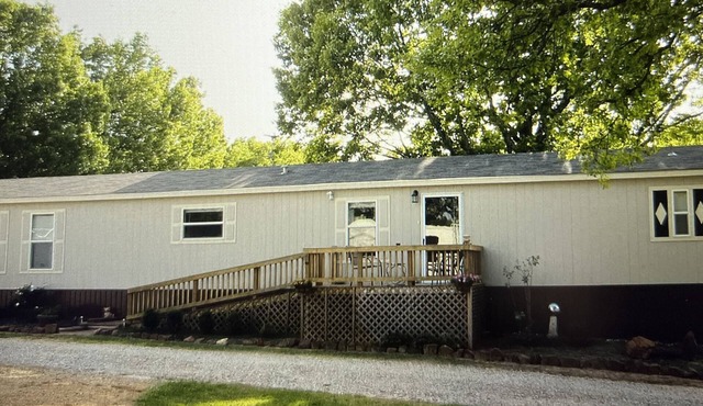 Home close to Lake Texoma & Casino with covered boat parking