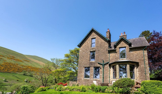 Home-Ensuite with Shower-Mountain view