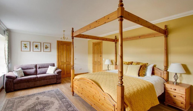 Home Farm B&B - Sunflower Room