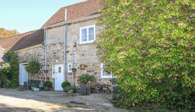 HOME FARM HOUSE, pet friendly, luxury holiday cottage in Crowborough