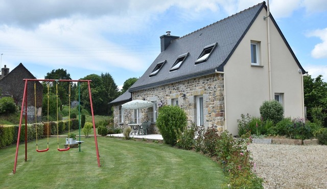 Home for 7 Guests in Plouvara