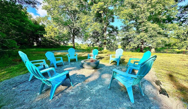 Home for 8 King Bed near BNA & Nashville SUP Speedway mins from Downtown