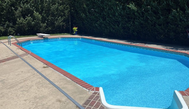 Home for EAA Week! Pool, HotTub and Much More to Relax before or after Airshow!