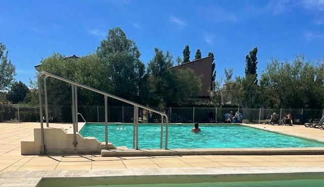 Homerez - Nice house for 6 ppl. with shared pool at Saint-Saturnin-lès-Avignon
