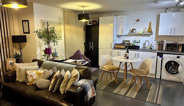 Home-from-Home Central Parkside Penthouse | Panoramic Terrace & Skyline Views