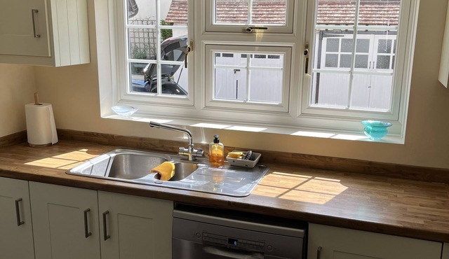 Home from home - classic country cottage with all amenities in peaceful village