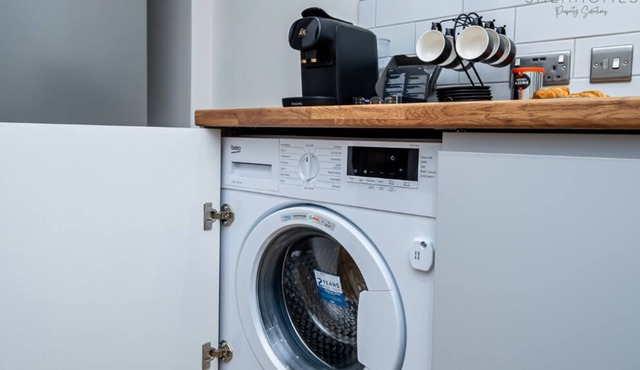 Home from Home in Croydon, London - Great transport links!