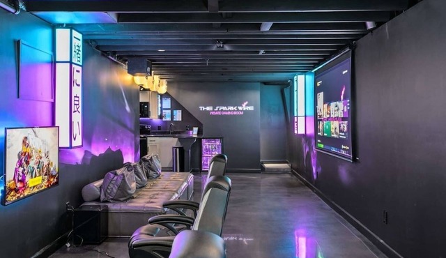 Home & Gaming Suite Sleeps 10 Great for Groups