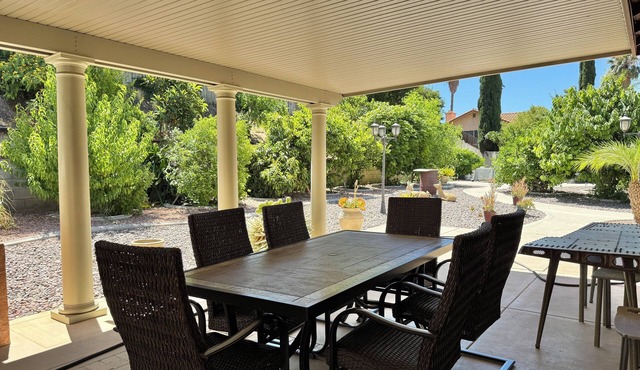 Home Garden Oasis Near UC Riverside