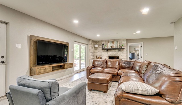 Home Gym, Office + Dock! Seguin Riverfront Retreat