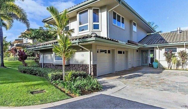 Home Immersed in Nature w/Shared Pool, Hot Tub. Close to Hanalei Bay: Hale Moana