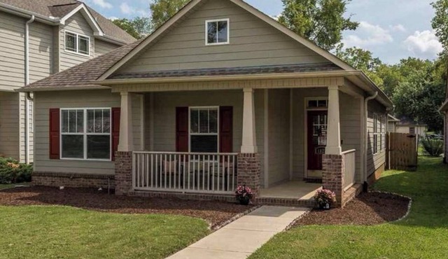 Home in 5 Points neighborhood, Downtown Huntsville, Fenced Yard, Fully Furnished