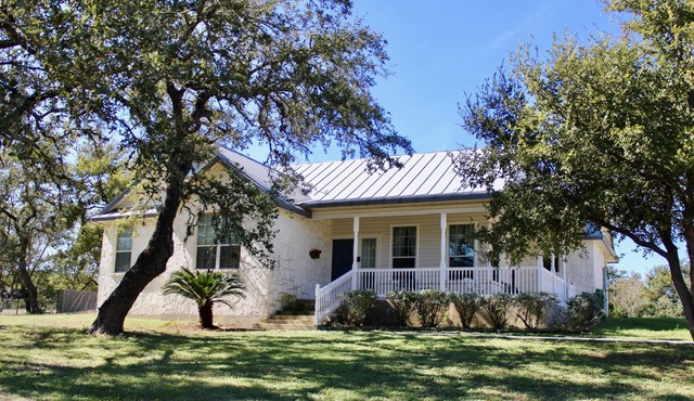 Home in a urban country setting, ideal anytime of the year Retreat