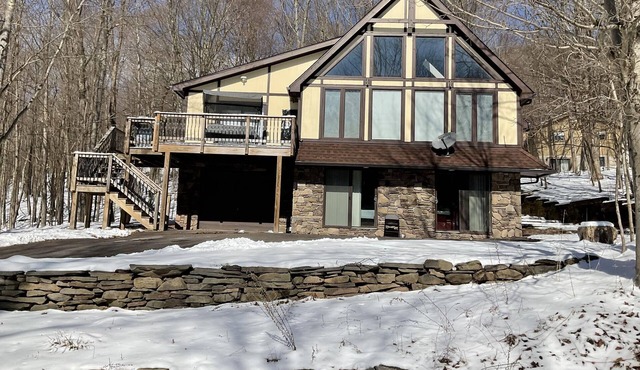 Home in amenity filled Hideout community with hot tub, fire pit, theater room!