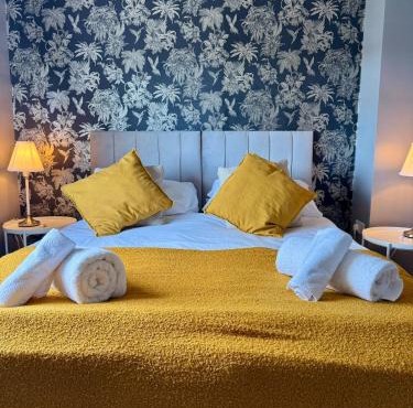 Home in between Bath and Bristol - Sleeps 9 guests