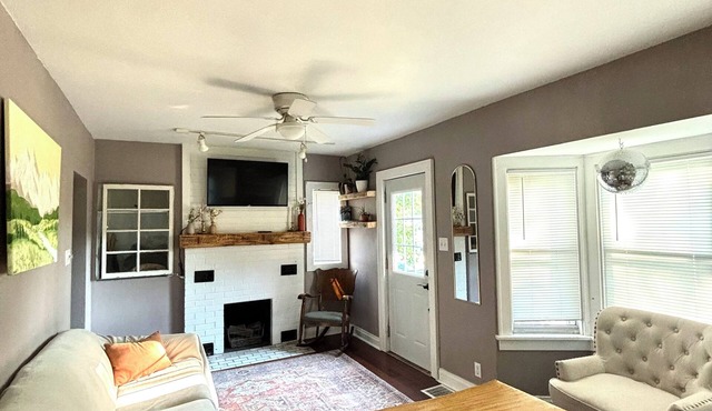 Home in Cedar Falls-updated cottage