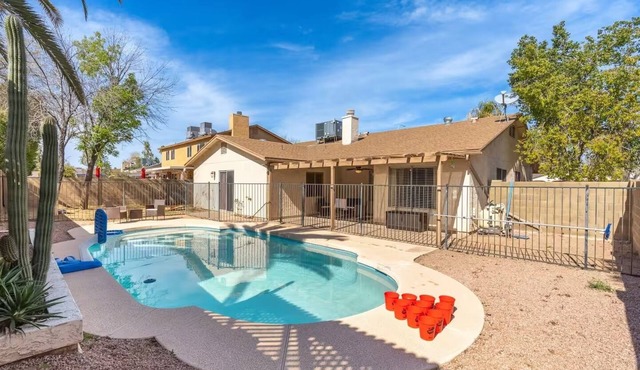 Home in Chandler, AZ. Private Pool, Retreat Near Phoenix, Scottsdale, & Tempe