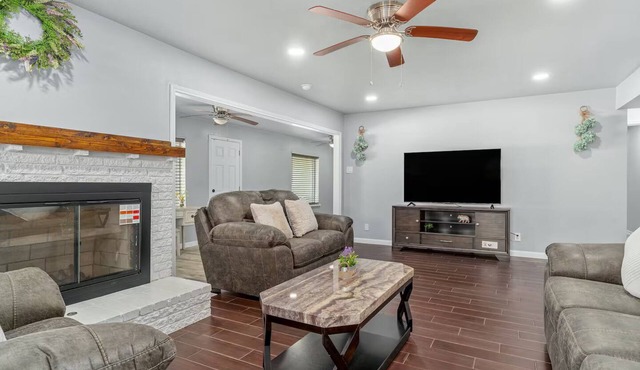 Home in Dallas/Entire Home