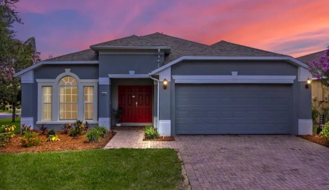 Home in Davenport close to Parks w/Pool
