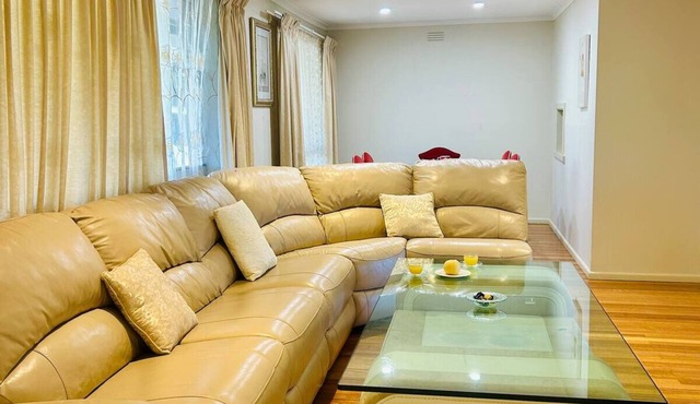 Home in Doncaster with Gardens, Near Shops & Transport