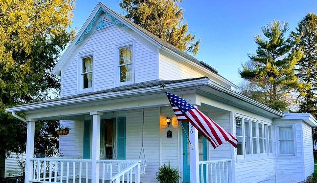 Home in Downtown Empire! Walk to the beach!
