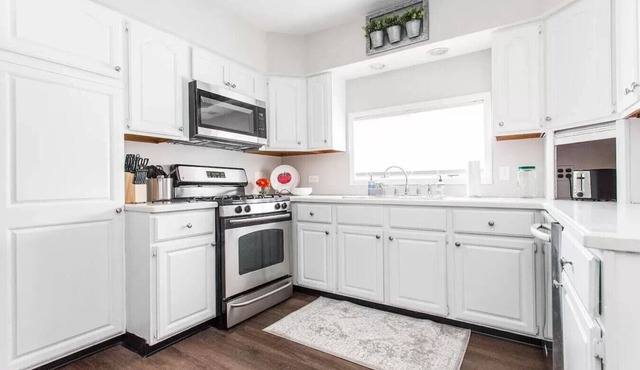 Home in DT Libertyville great for Navy Graduations