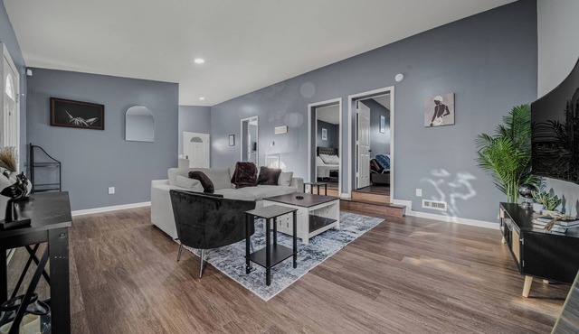 Home in East Nashville-free parking up to 6 cars