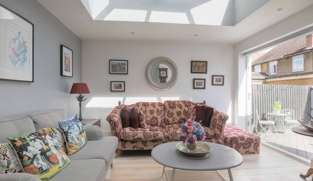 Home in heart of Windsor/Eton. Walk to everything!